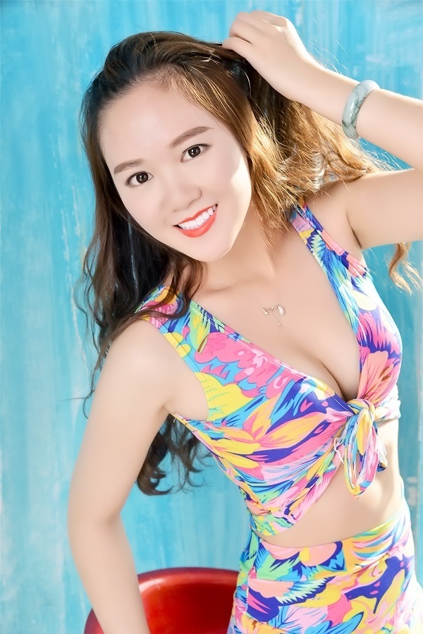 Single girl LiWen (Winni) 30 years old