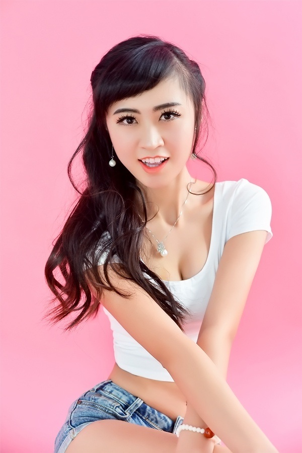 Asian bride YiLin (Hebe) from Shenyang