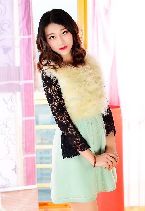 Single girl Yang (Queena) 27 years old