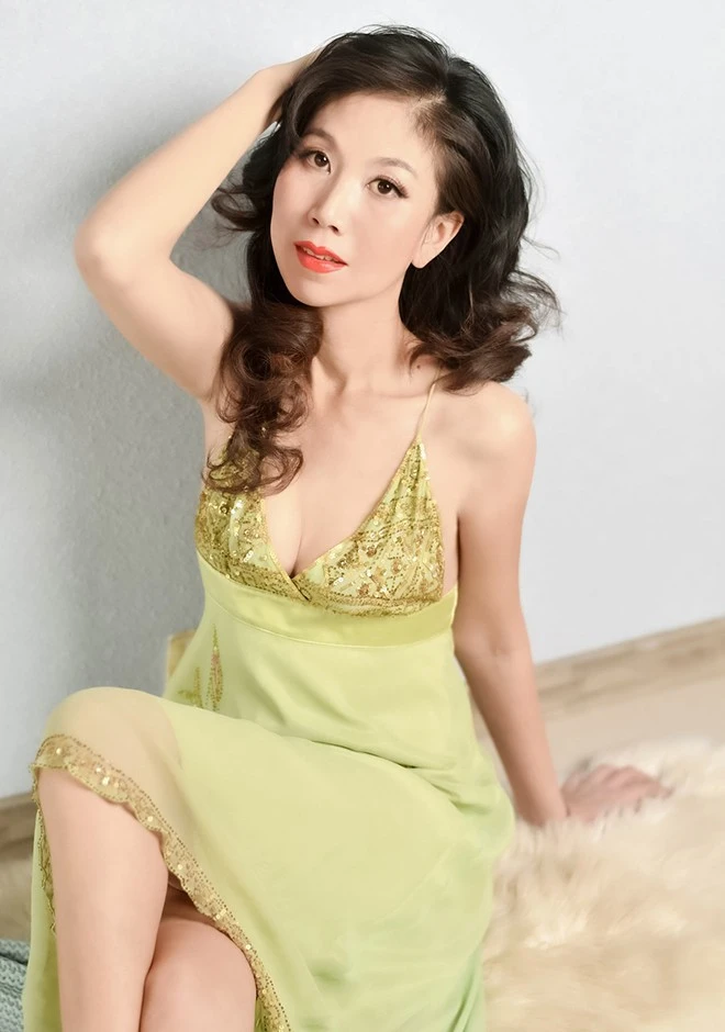 Single girl Yurong 39 years old