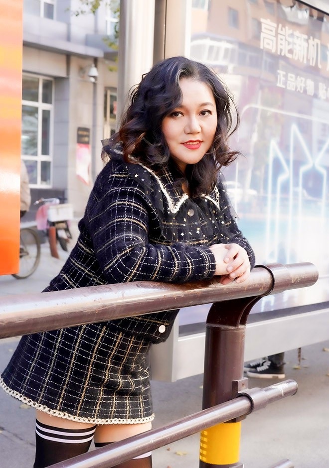 Single girl Zhongping (Ping) 44 years old