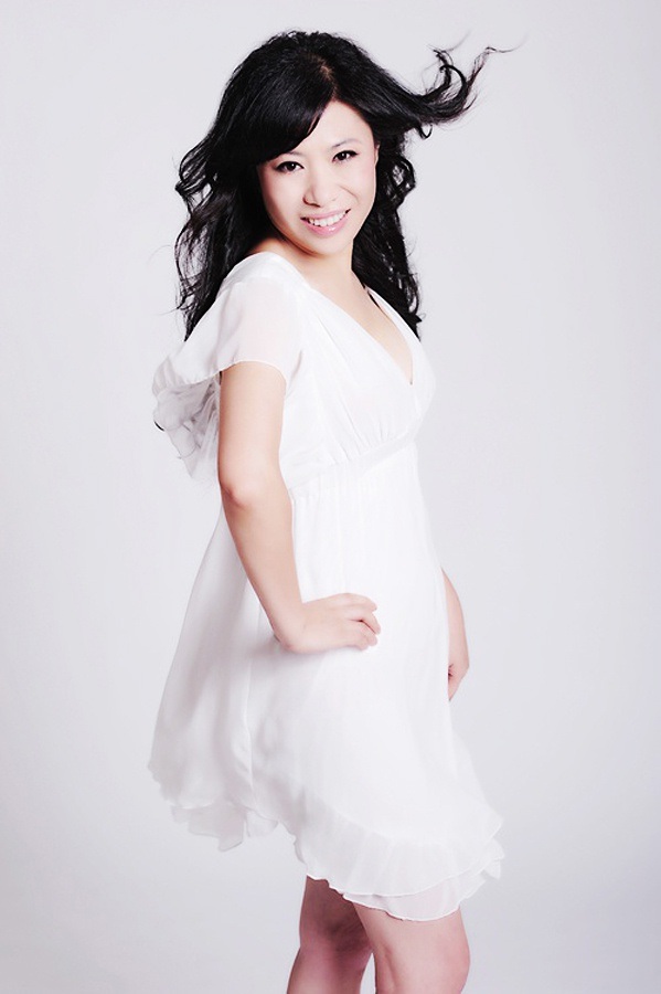 Single girl Qunying (Resa) 54 years old