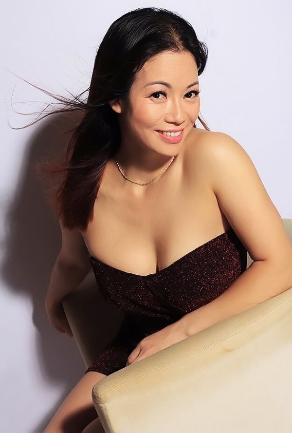 Asian bride Liping (Berry) from Shenzhen