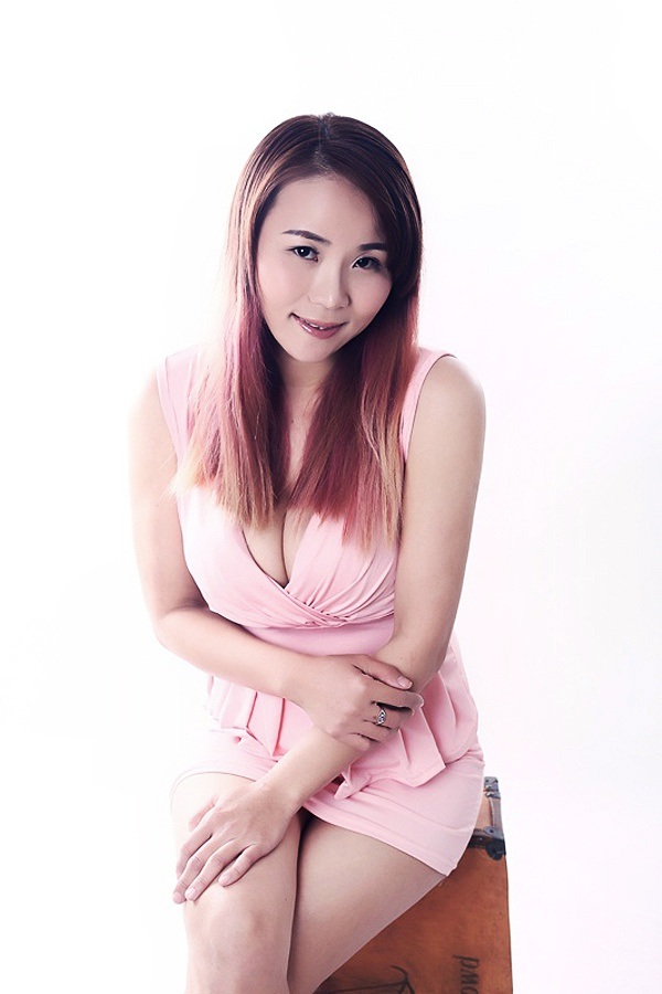 Single girl Xuehuan (Sara) 43 years old