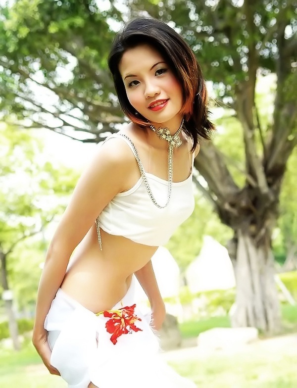 Asian bride Chunlan from Penglai