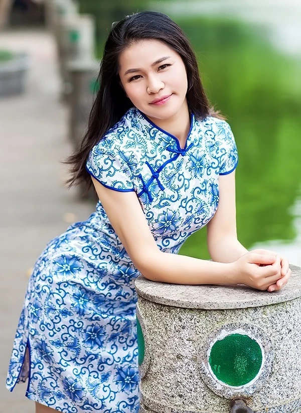 Single girl Liuqing 42 years old