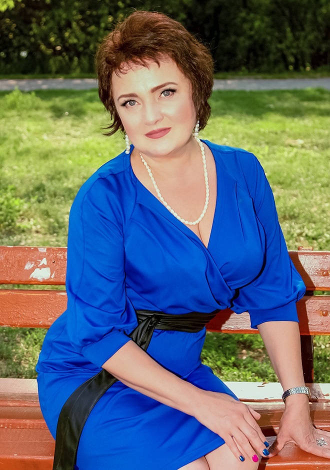 Single girl Elena 59 years old