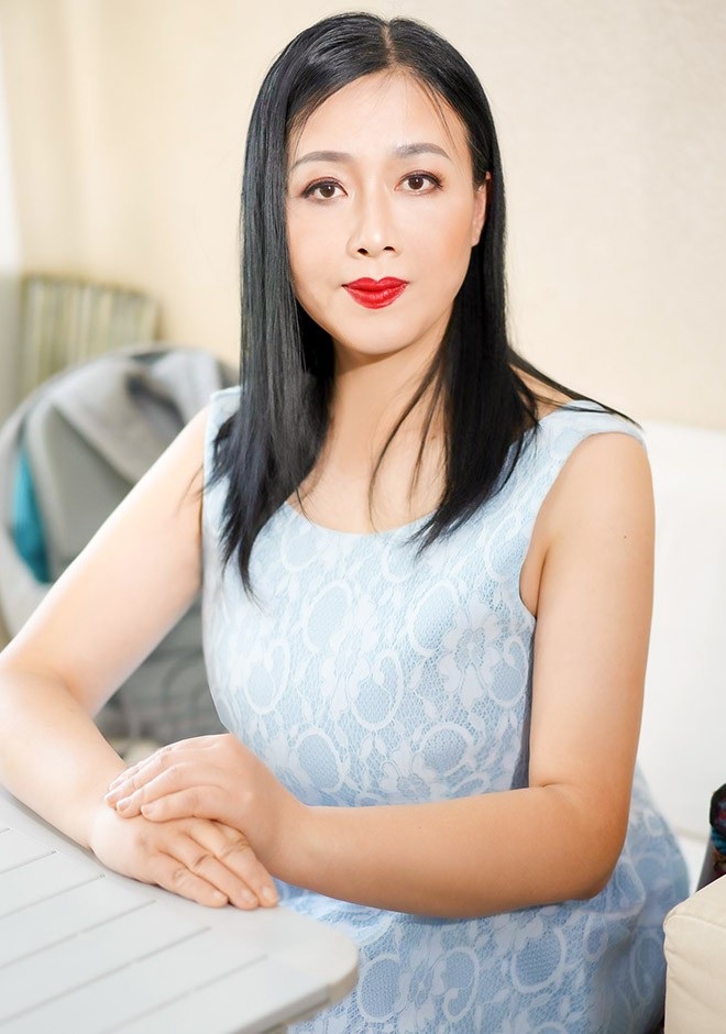 Asian bride Li from Shenyang