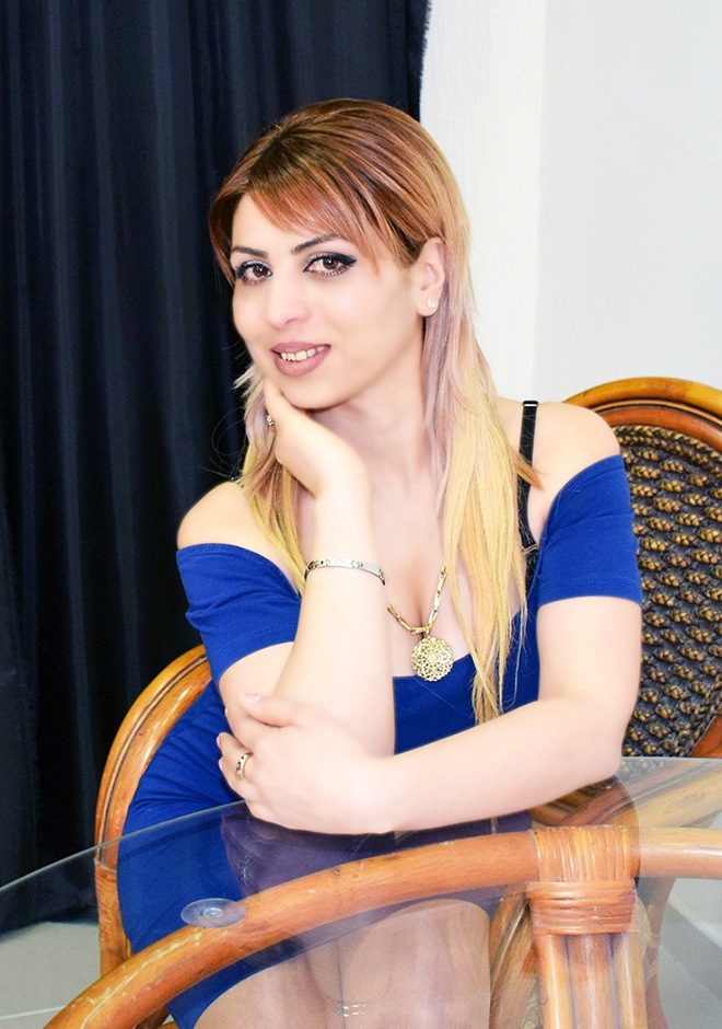 Single girl Armenuhi 44 years old