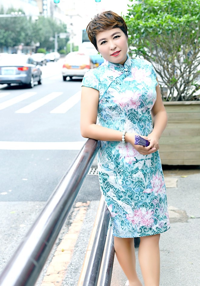 Single girl Dongmei 53 years old