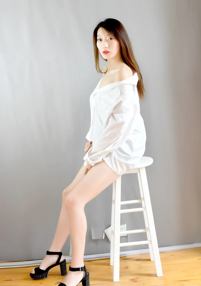 Asian bride Muyi from Shenyang