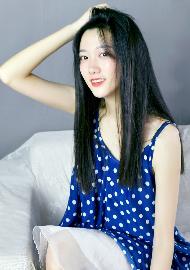 Asian bride Junwen from Dandong