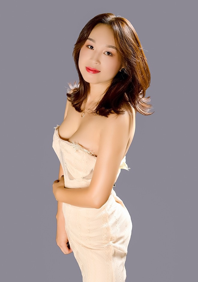 Asian bride Xin from Shenyang