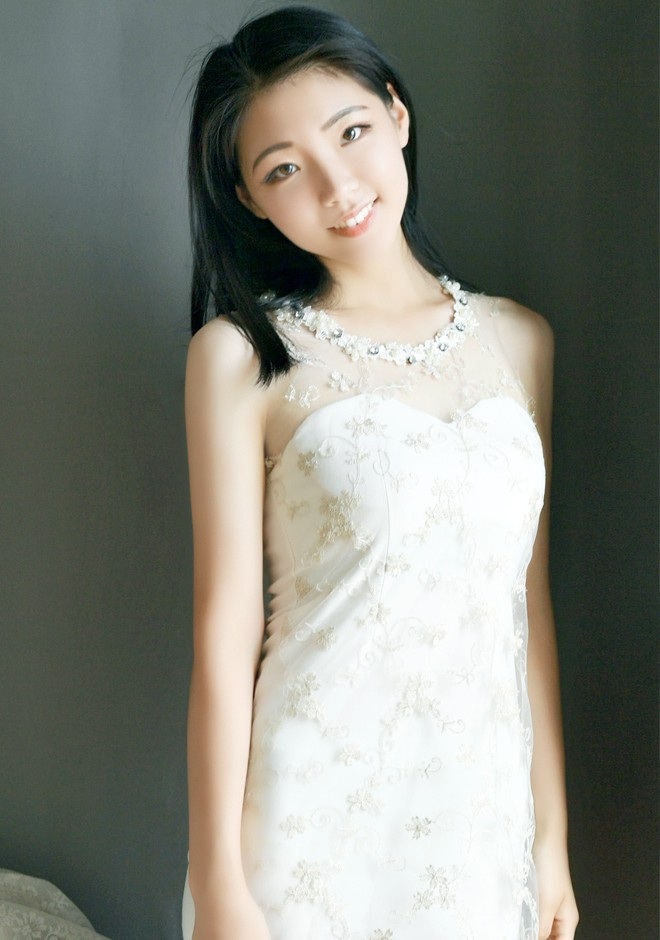 Asian bride Yan from Shenyang