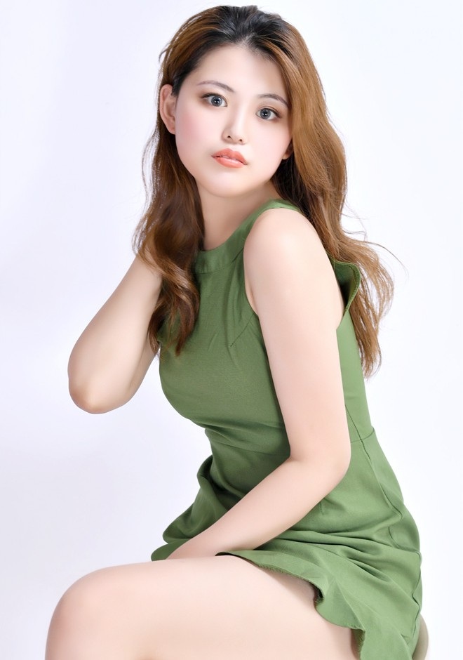 Asian bride Yuqian from Shenyang