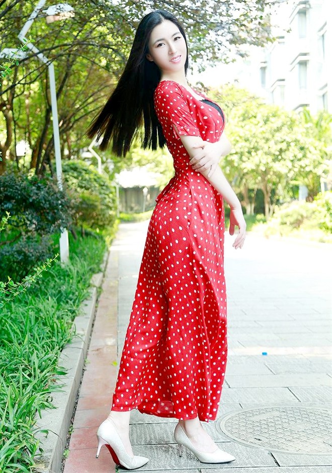 Asian bride Xiaohong from Changsha