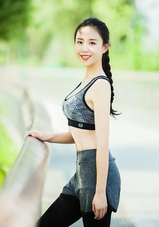 Asian bride Qi from Changsha