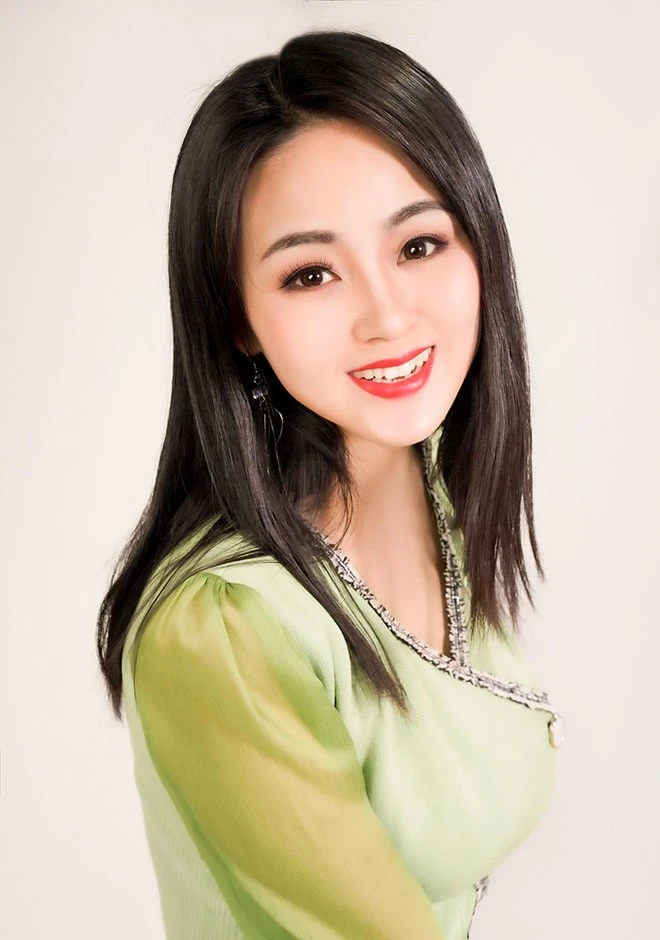 Asian bride Xiang from Dalian