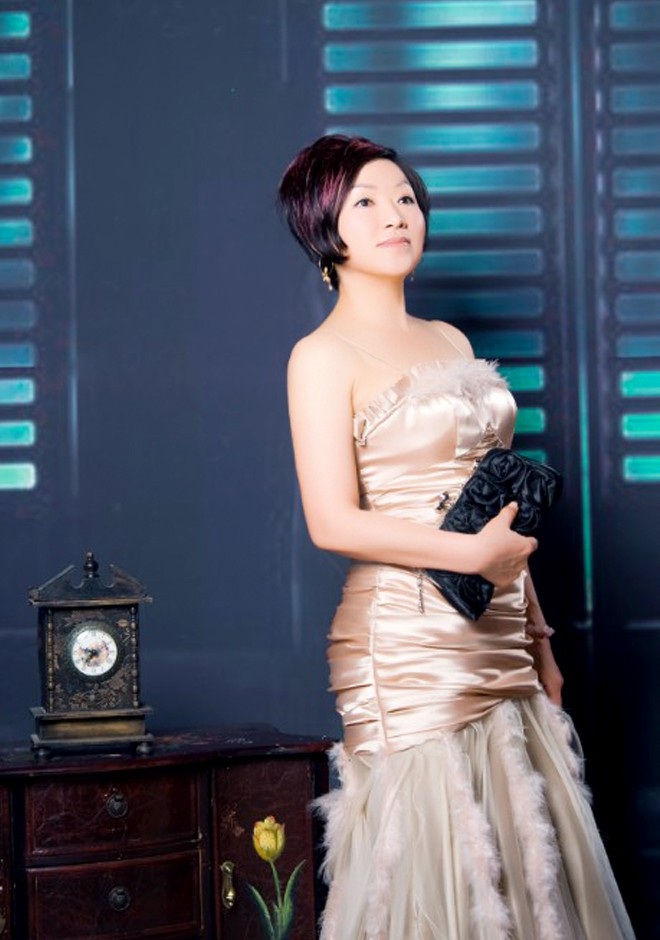 Asian bride Zongrong from Zhuhai