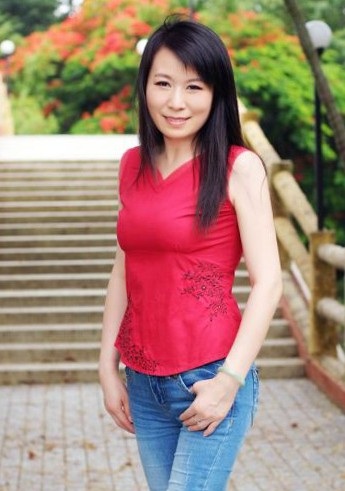 Asian bride Qin from Zhuhai