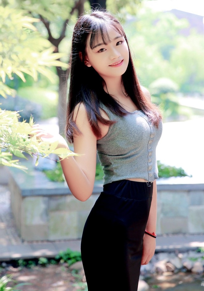 Single girl Qian 26 years old
