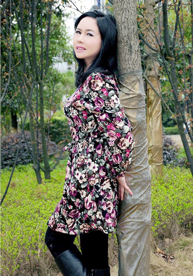 Asian bride Jinghua from Fushun