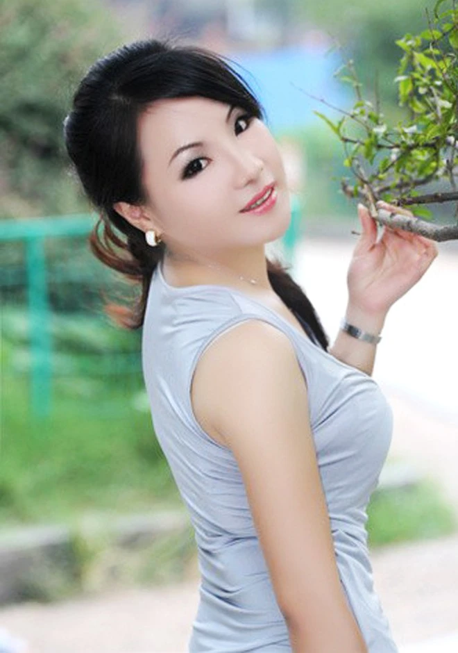 Asian bride Jun from Shenyang