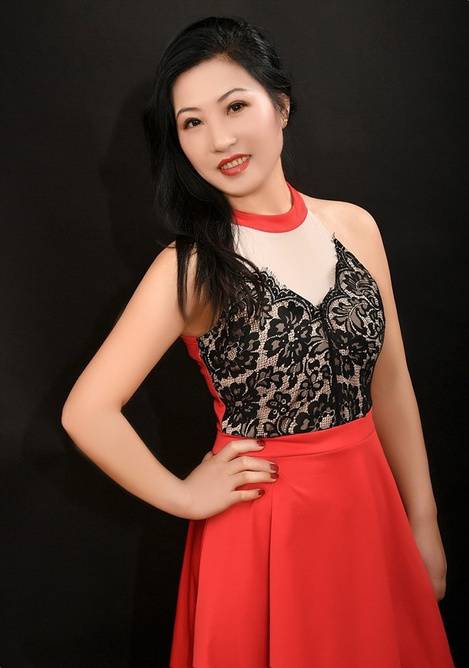 Asian bride Yue from Shenyang