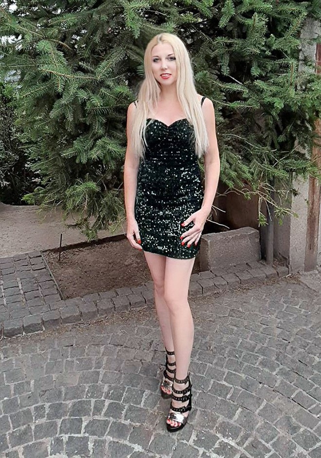 Single girl Lyudmila 46 years old