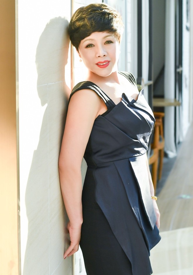 Single girl Hong (Beate) 53 years old