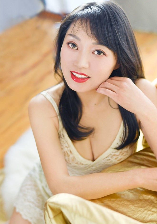Asian bride Lijie from Shenyang