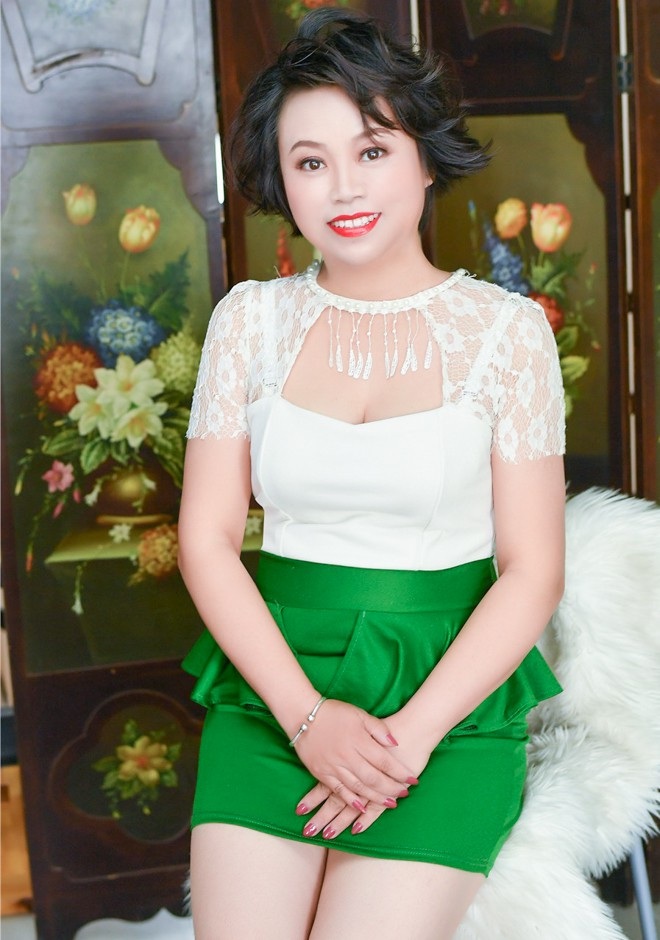 Single girl Yan (Ingrid) 45 years old