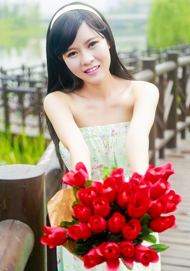 Single girl Qun (Lily) 32 years old