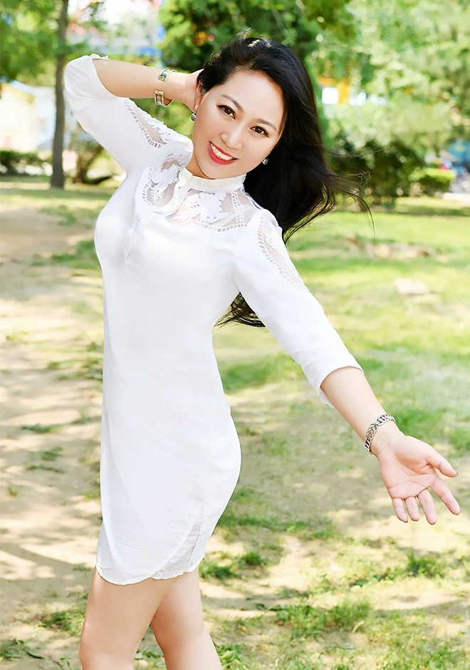 Asian bride Xin (Olivia) from Shenyang