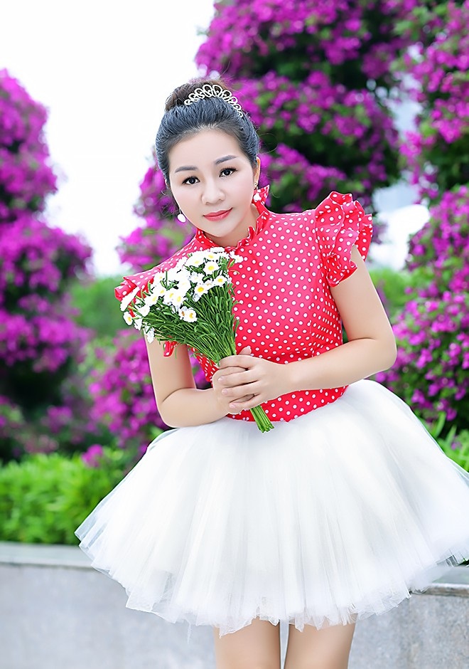 Single girl Chunliu (Yolande) 43 years old