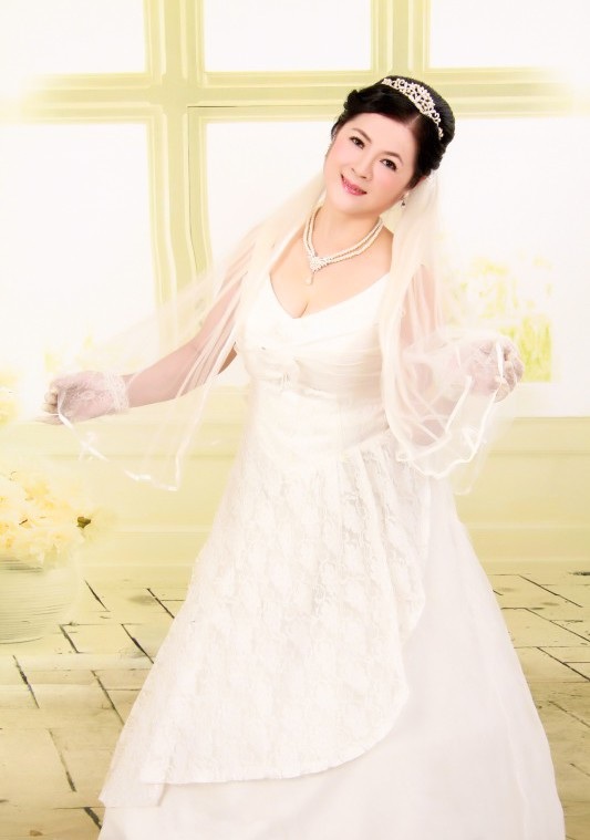 Asian bride Xuanhua from Nanning