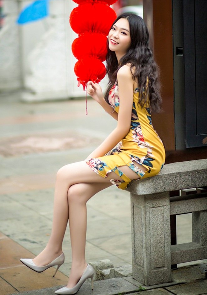 Single girl Qizhen 24 years old