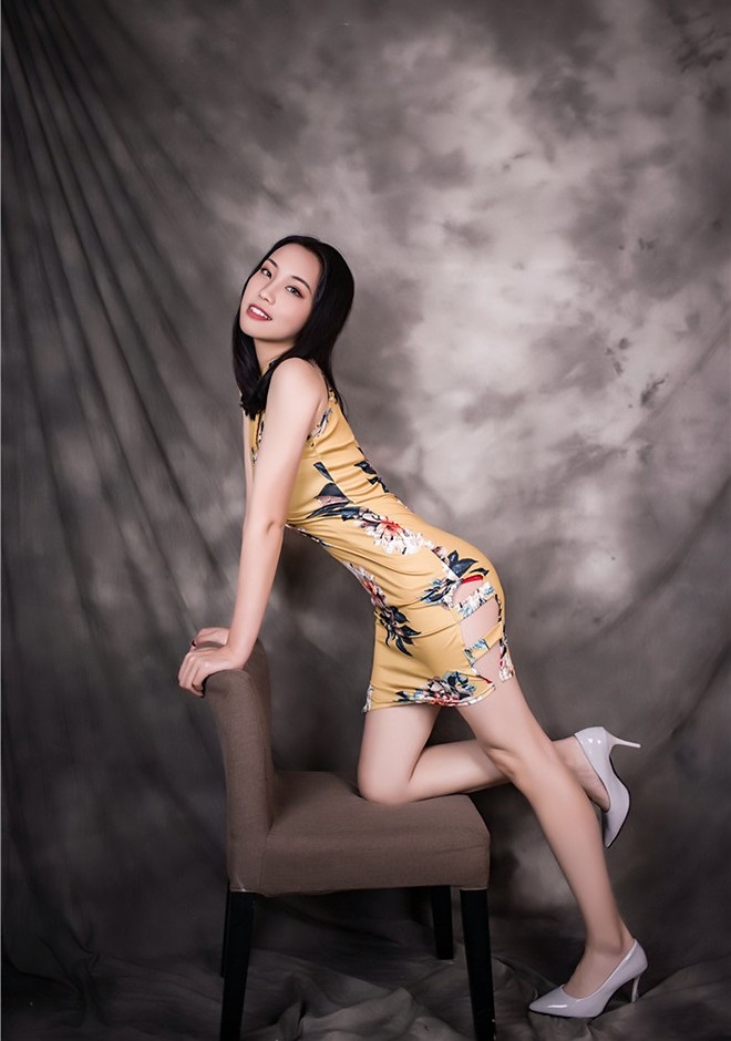 Single girl Wanqing 24 years old