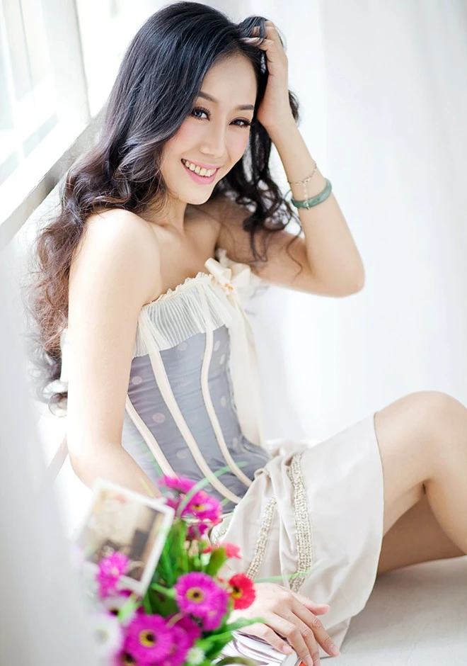 Asian bride Yiwen from Nanning
