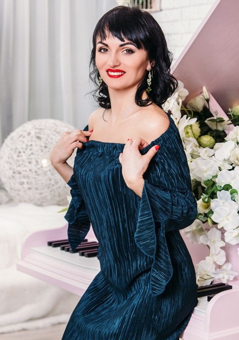 Ukrainian bride Kristina from Stakhanov