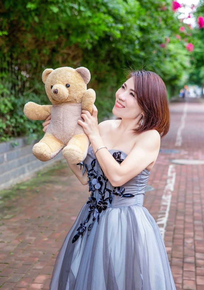 Single girl Dongmei 49 years old