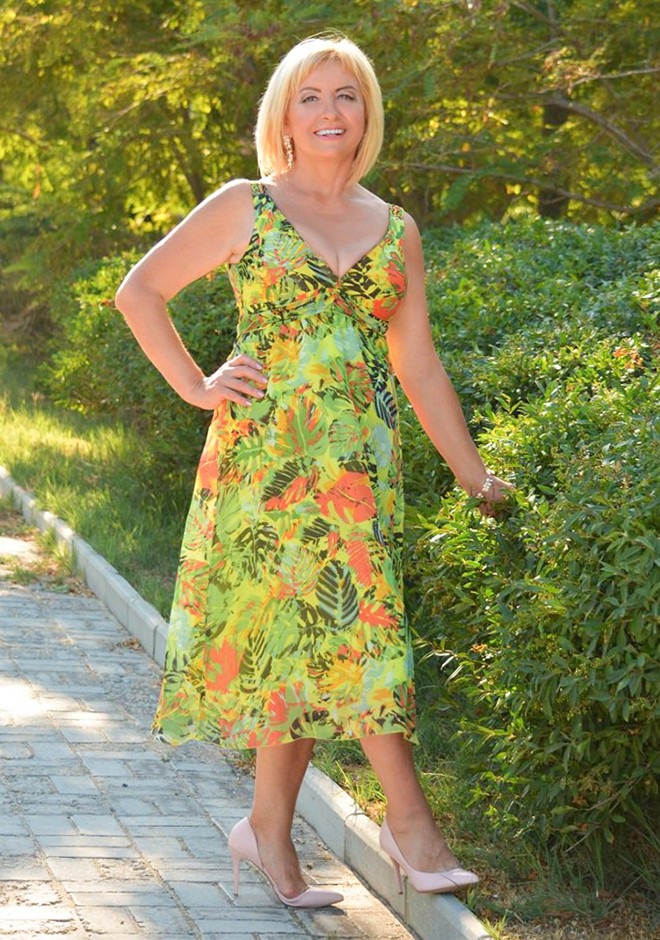 Single girl Valentina 64 years old