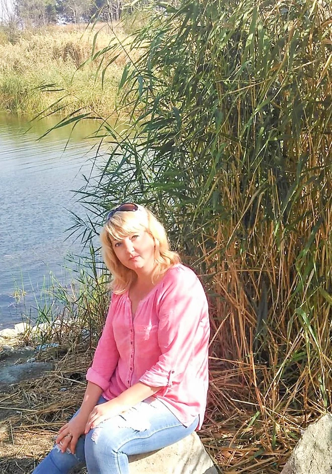 Single girl Elena 49 years old