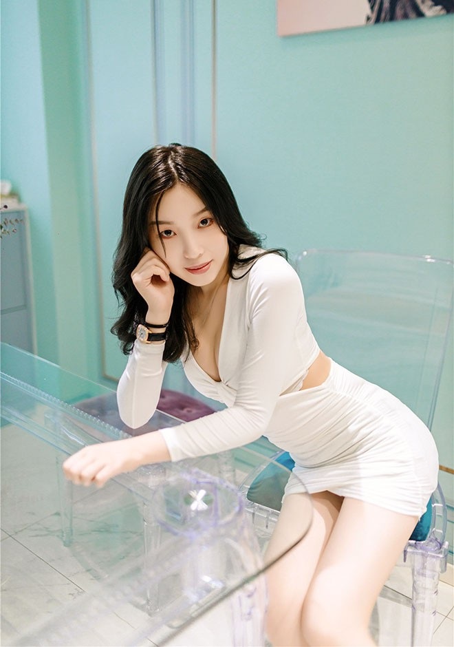 Single girl Yuxiang 23 years old