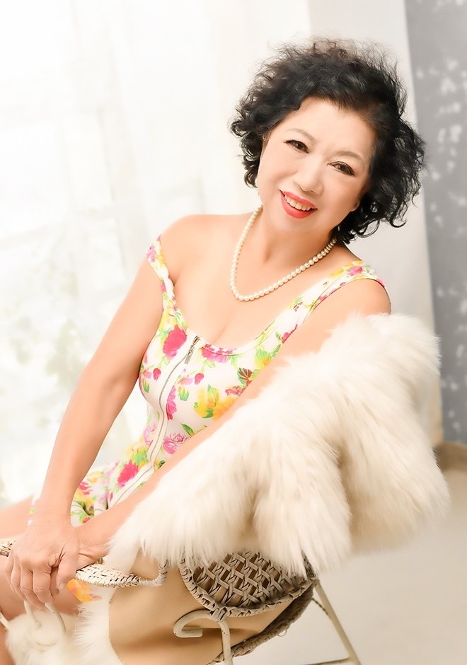 Single girl Jinqiu 75 years old