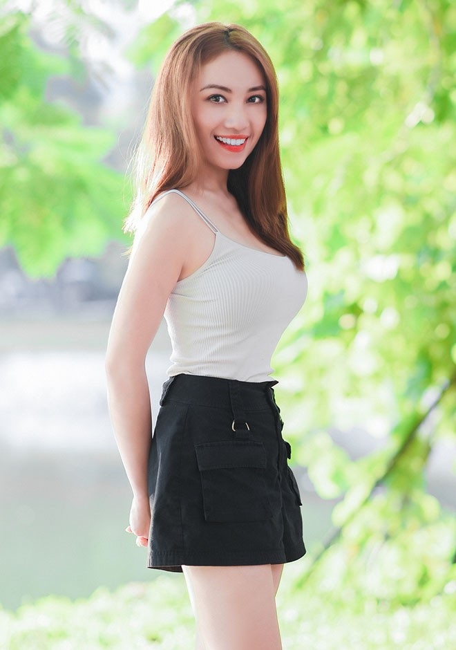 Single girl Le (Vivian) 24 years old