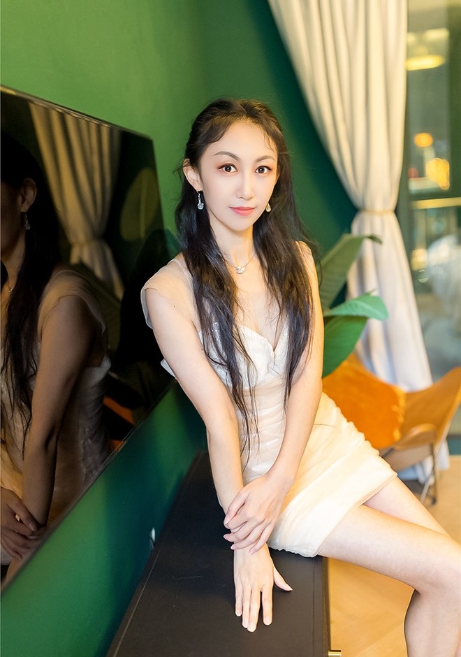 Asian bride Qian from Changsha