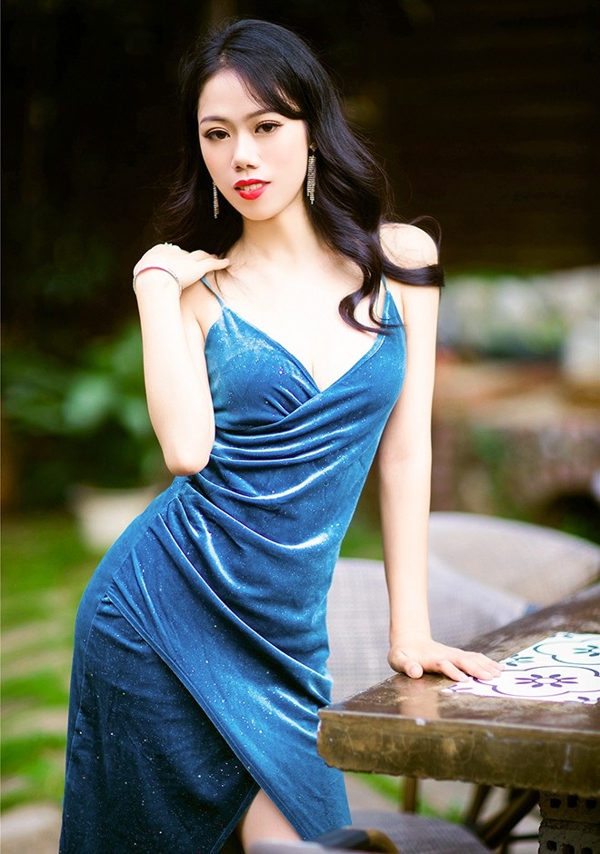 Single girl Danfei 24 years old