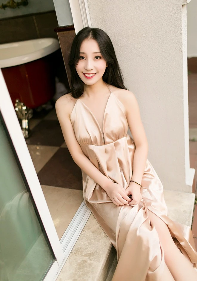 Single girl Ruijing 24 years old