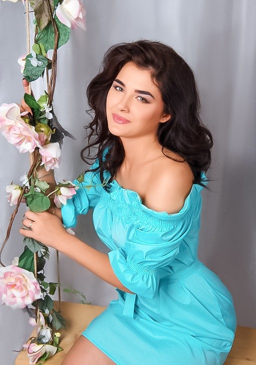 Ukrainian bride Nila from Lugansk